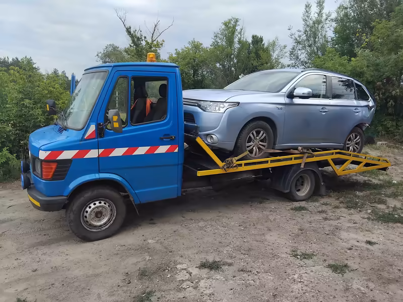 Евакуація авто після ДТП у районі Салтівки